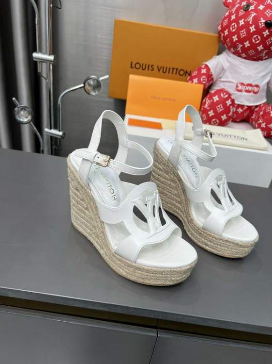Picture of Louis Vuitton Shoes _SKULVsz35-42mnf060813661